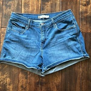 Women’s Levi’s Jean Shorts Size 10